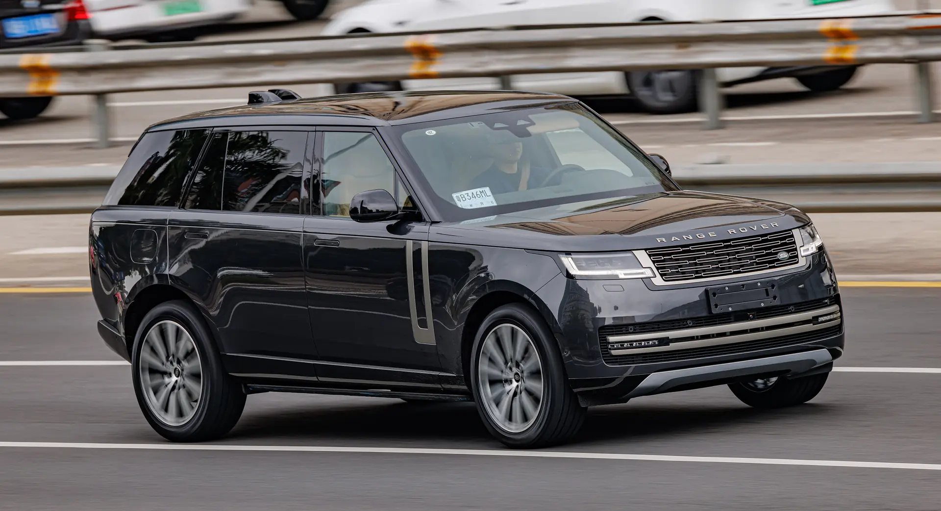Range Rover in dark grey